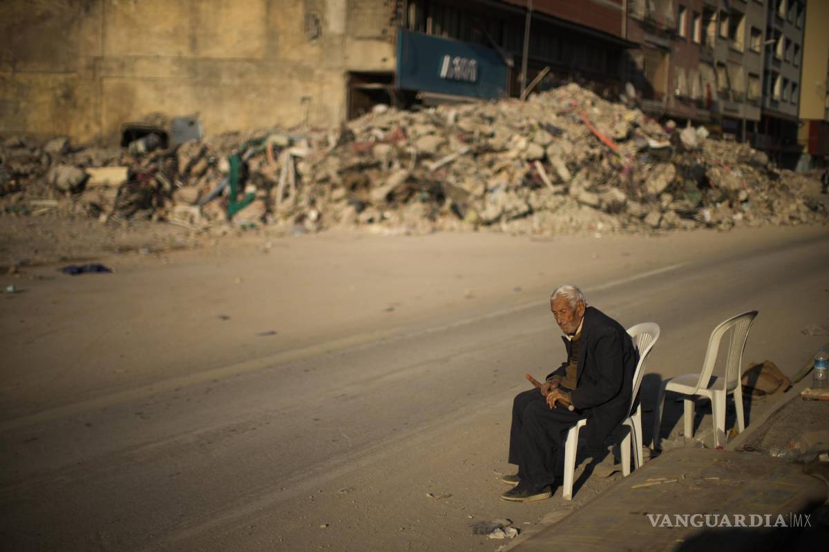 $!La población de Turquía está a la espera de ayuda, ante el desastre ocurrido, sobre todo al sur del país.