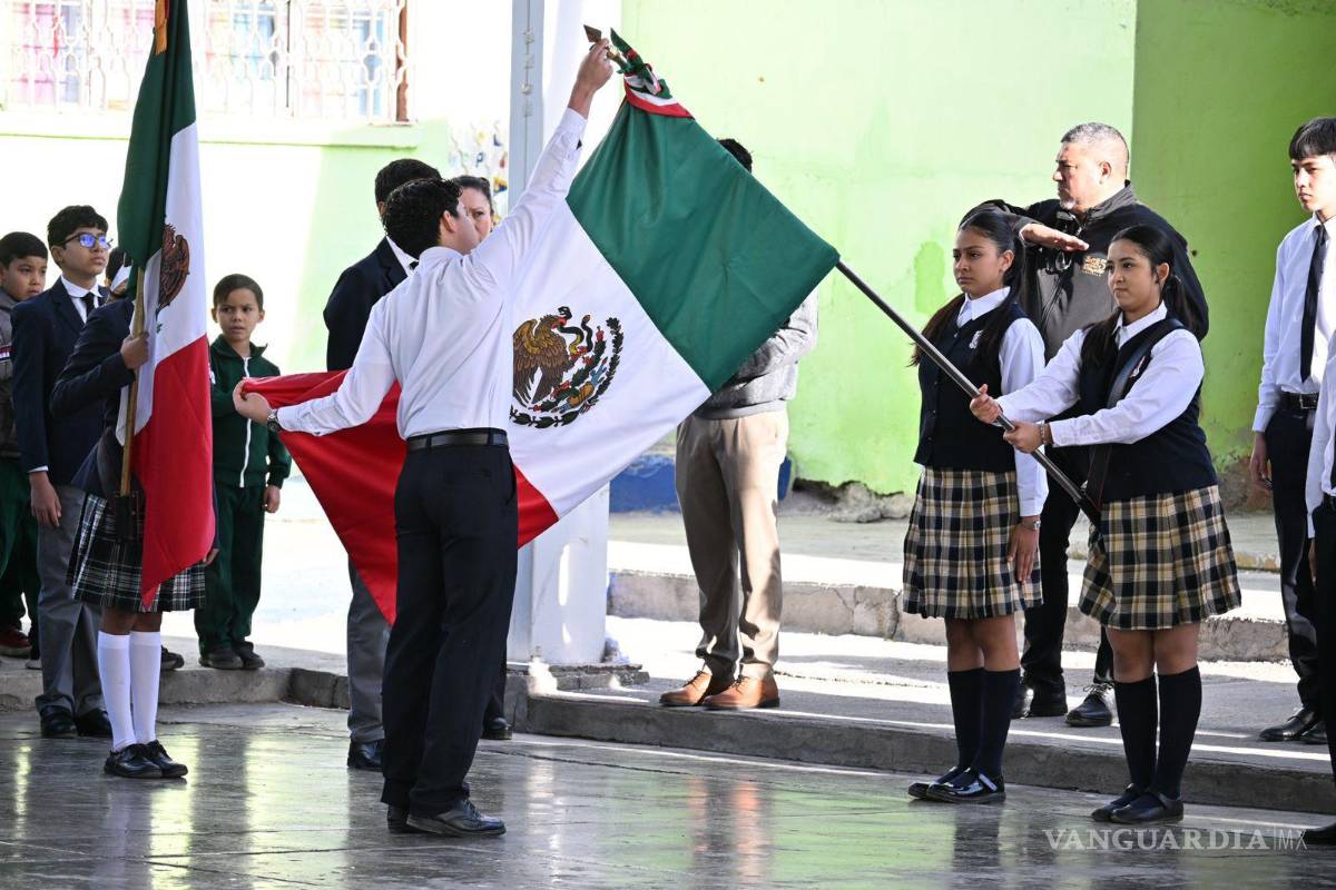 $!Se realizaron honores a la Bandera durante la conmemoración del 109 aniversario de la Constitución en Frontera.