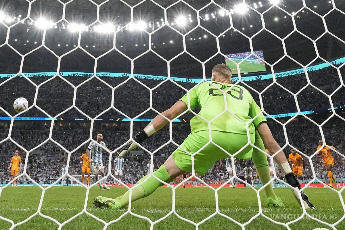 $!Tiro cobrado por Messi, dejando sin posibilidades a Noppert.