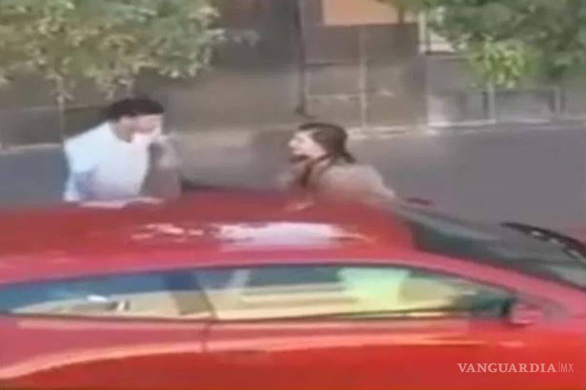 Mujer descubre a su novio con su amante, y esto pasó (video)