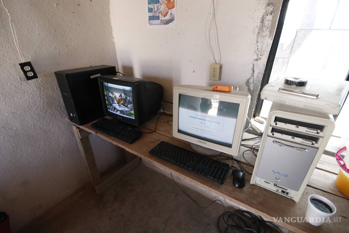 $!Fundación Nuevo Mundo arma sala de cómputo y apoya educación en ejido La Hedionda Chica