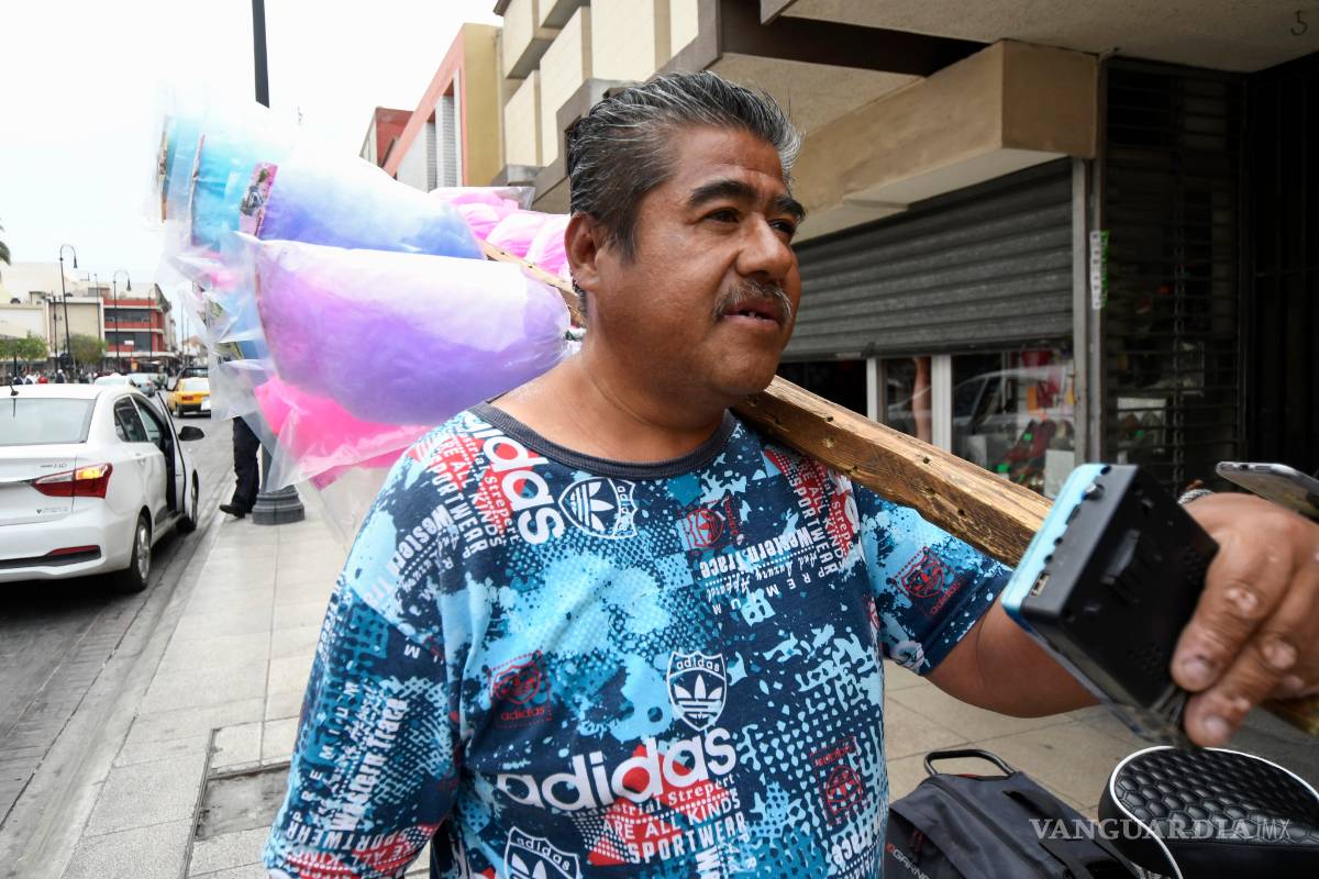 $!Ni para el transporte, saca vendedor ambulante de Saltillo