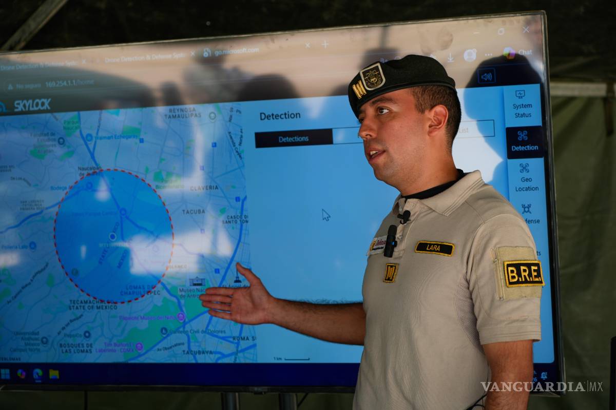 $!El capitán José Alfredo Lara Álvarez, del escuadrón antidrones del Ejército, detalla el equipo y las tácticas que utilizarán en la Copa Mundial de la FIFA 2026.