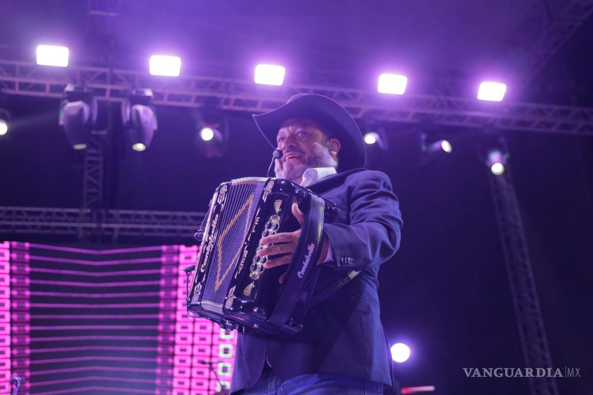 $!“Cielo Azul, Cielo Nublado” fue una de las canciones que se escuchó en el lugar.