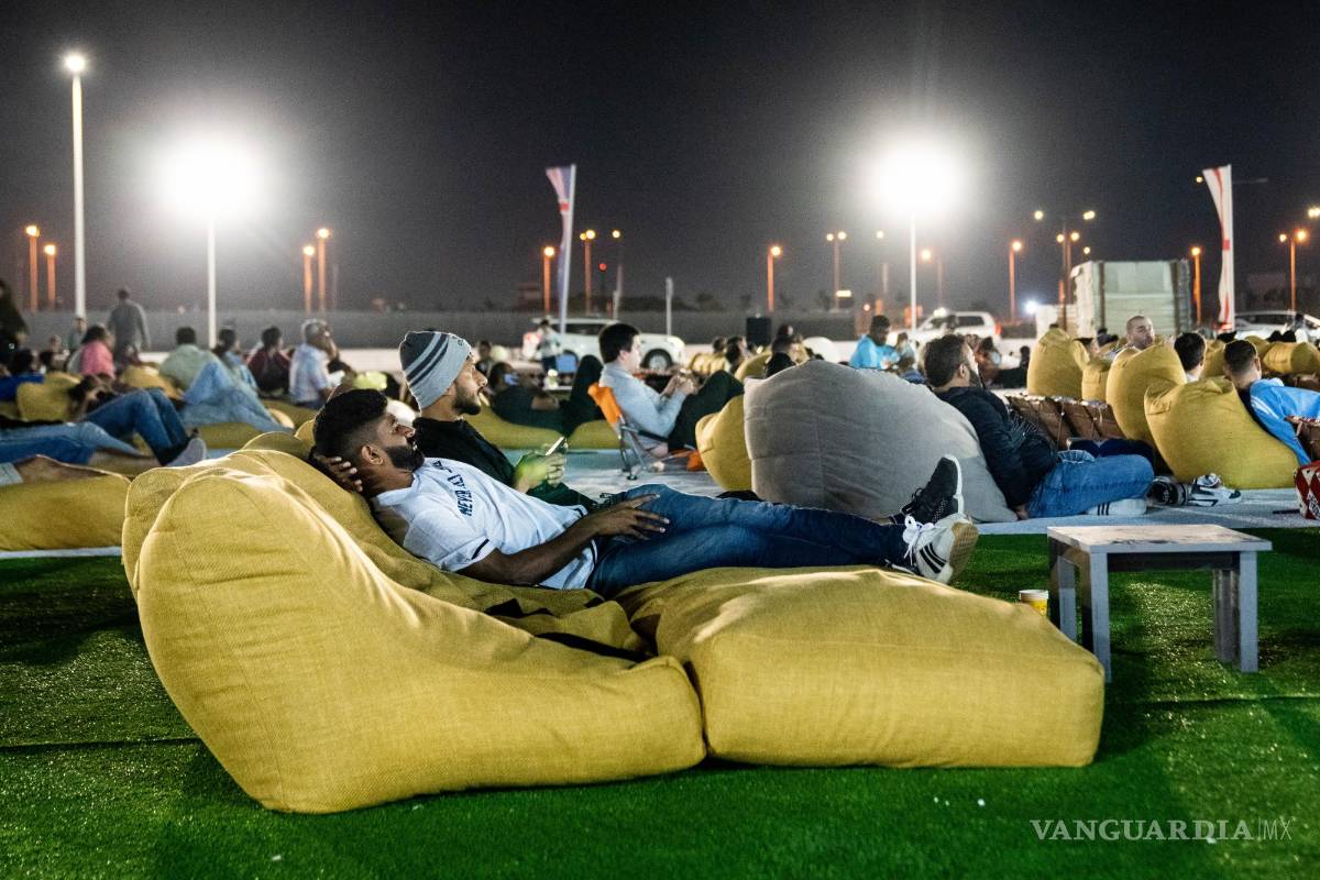 $!Fans en el lounge ubicado en el Fan Village en Doha.