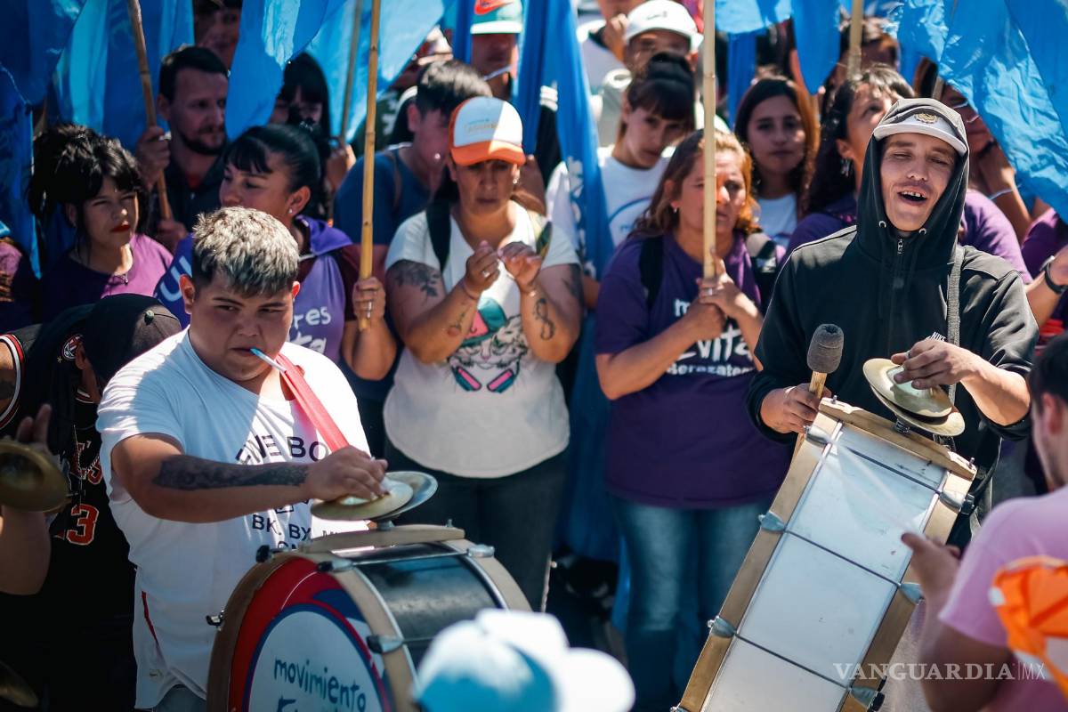 $!Sumidos en el desencanto, los más de 6.5 millones de jóvenes con derecho a voto serán claves para definir al próximo presidente de Argentina.