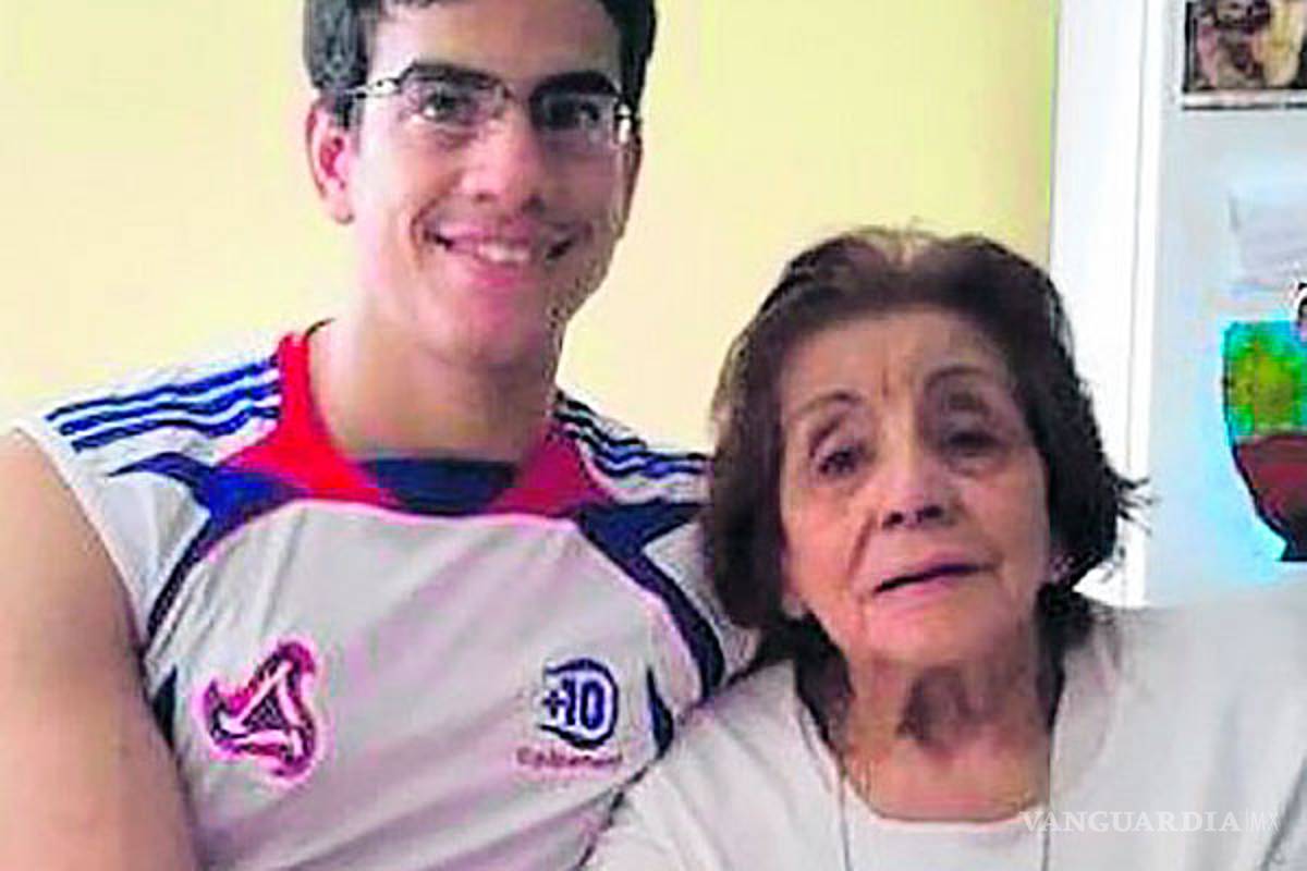 Se casó con su abuela de 91 años, enviudó y ahora exige la pensión