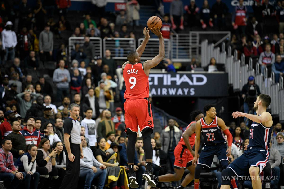 Kawhi Leonard y Serge Ibaka le dan la victoria a unos enrrachados Raptors