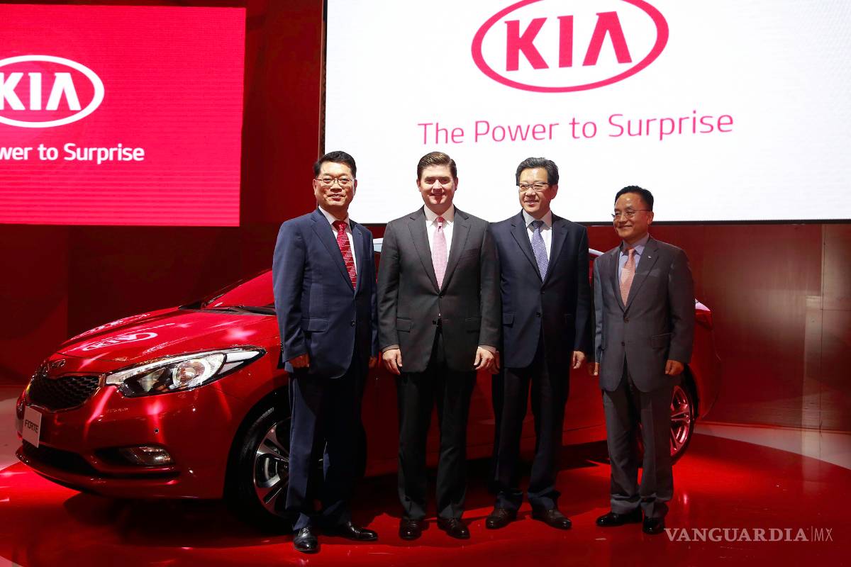 Los excesos de Medina con el contrato de KIA Motors en Nuevo León