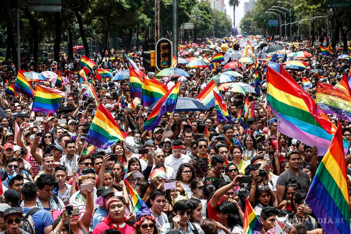 $!Pese a inconformidades de algunos activistas, Maite Perroni da banderazo de salida a Marcha del Orgullo Gay