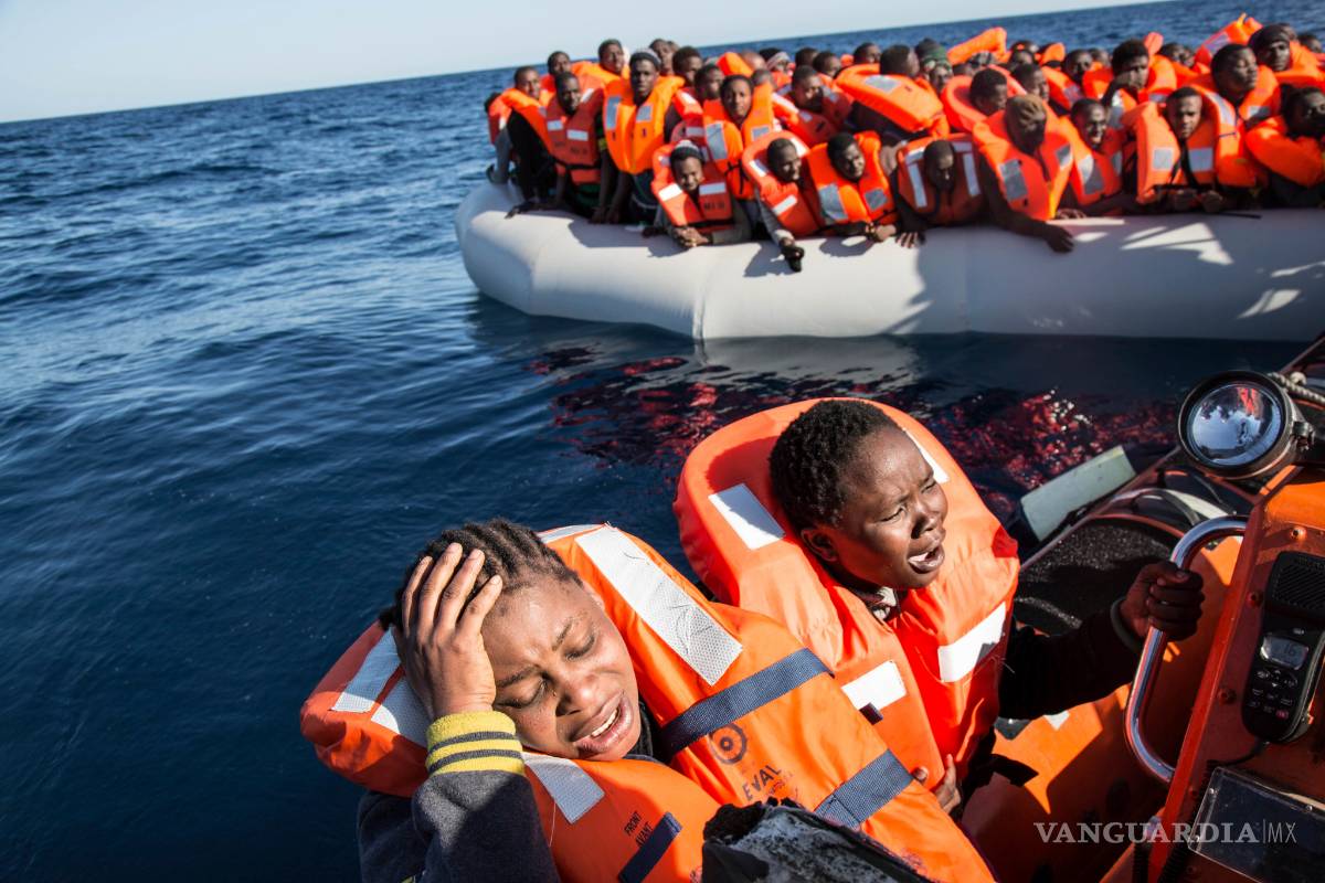 Guardacostas libios rescatan a 1.074 personas que trataban de llegar a Europa