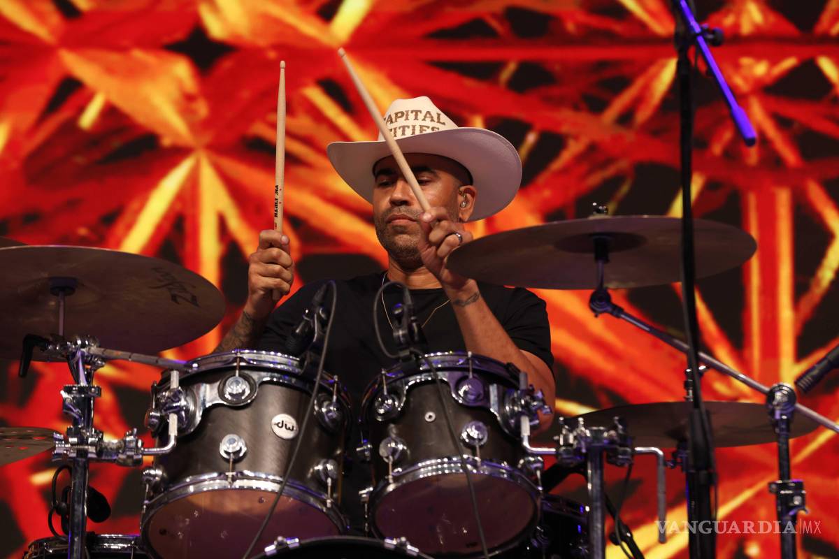 $!Ante la bienvenida que tuvieron de parte de la ciudad, los músicos del dúo portaron sombreros vaqueros.