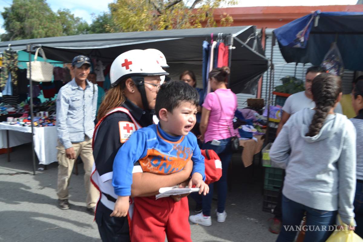 $!Atropella vehículo a niño en mercadito de Saltillo