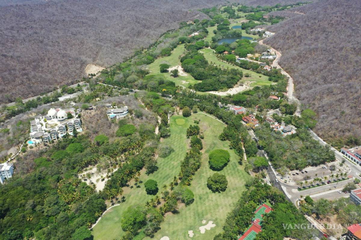 Semarnat mantiene suspensión sobre campo de golf en Huatulco, da revés a versión de Salinas Pliego