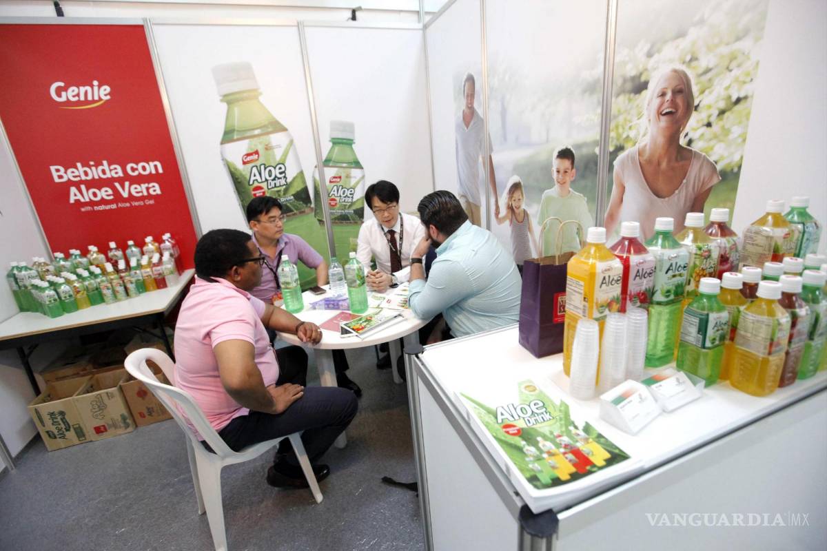 $!Vista de un puesto comercial en una feria comercial en Ciudad de Panamá (Panamá), donde se exponen productos de aloe vera.