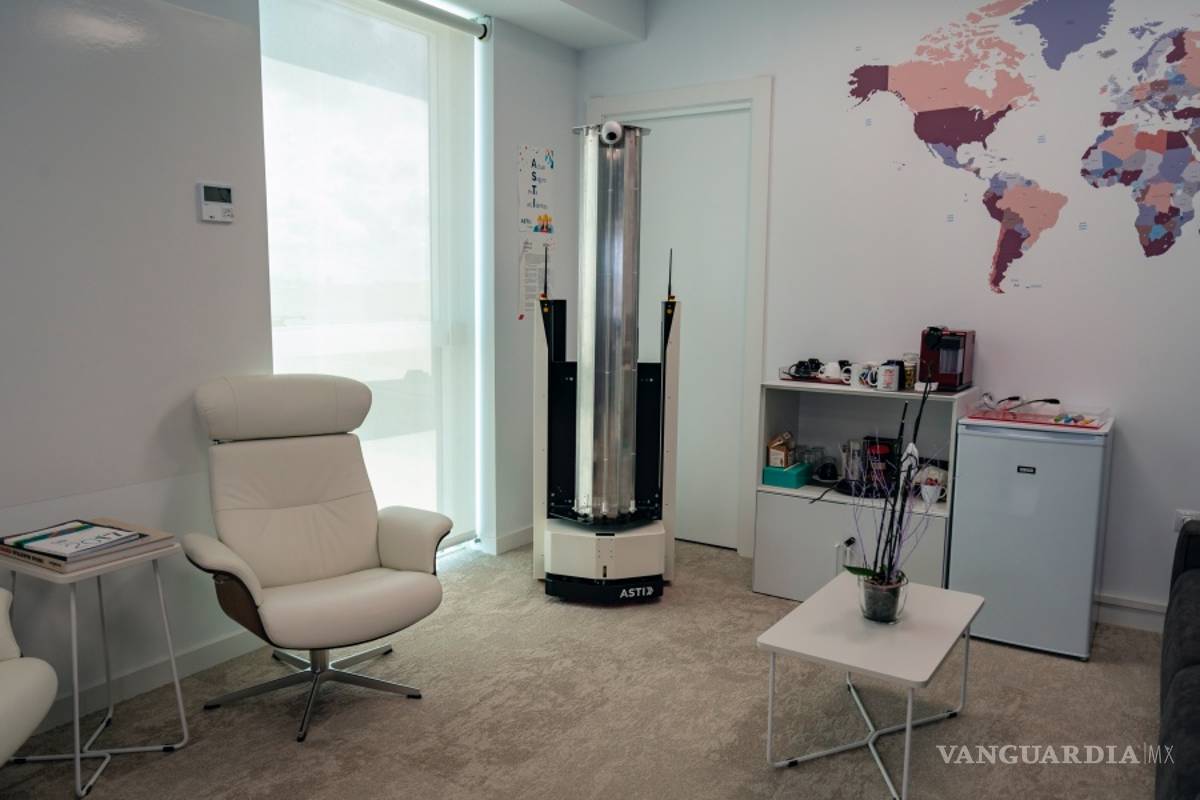 $!Robots, héroes anónimos en los hospitales contra la batalla contra el COVID-19