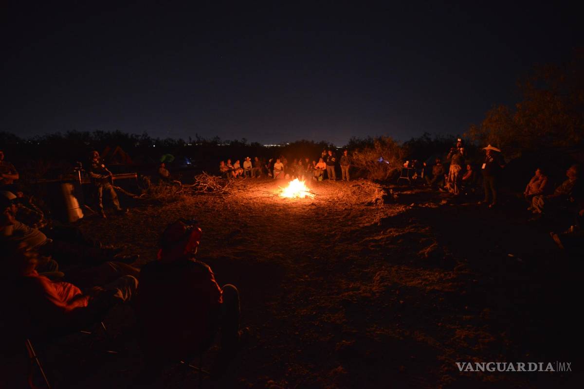 $!El sábado 11 de junio, cerca de cien detectoristas acamparon en un paraje cerca de donde se llevó a cabo el encuentro nacional. Ahí comieron carne asada y, en torno a una fogata, compartieron tips, consejos y experiencias.