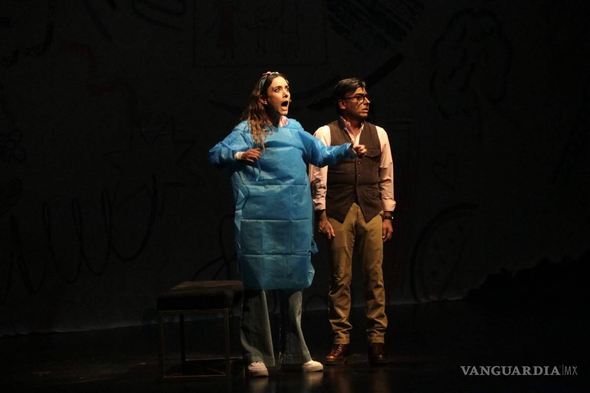 $!El conductor y actor regiomontano estuvo este domingo en el teatro Fernando Soler.