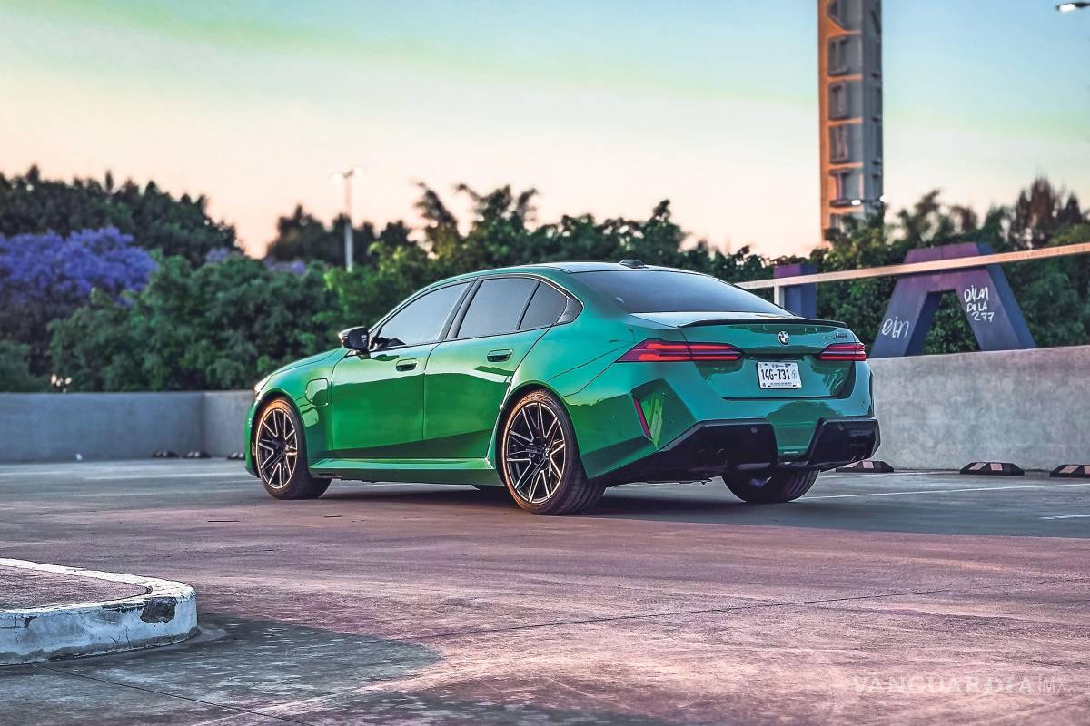 $!A pesar de sus 2.5 toneladas, acelera de 0 a 100 km/h en solo 3.5 segundos gracias al boost eléctrico.