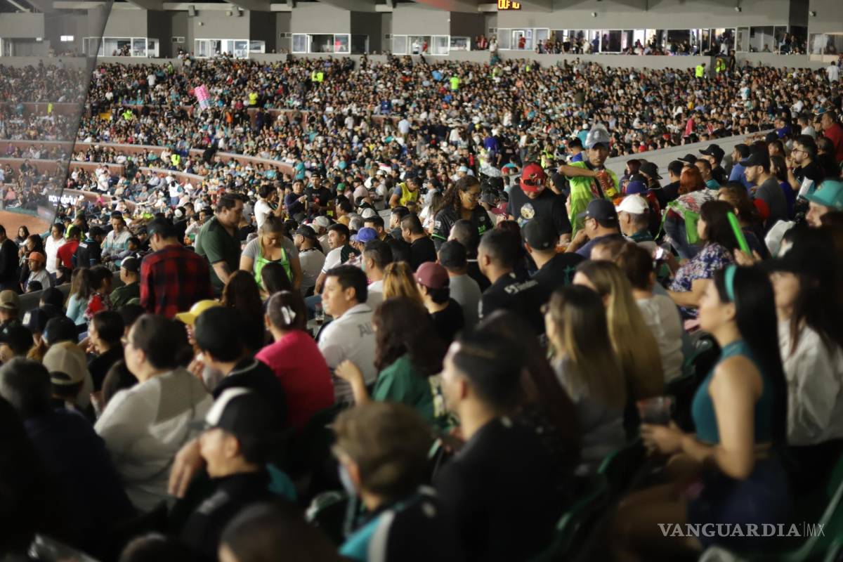 $!La Catedral del Béisbol estuvo abarrotada durante las nueve entradas del duelo.