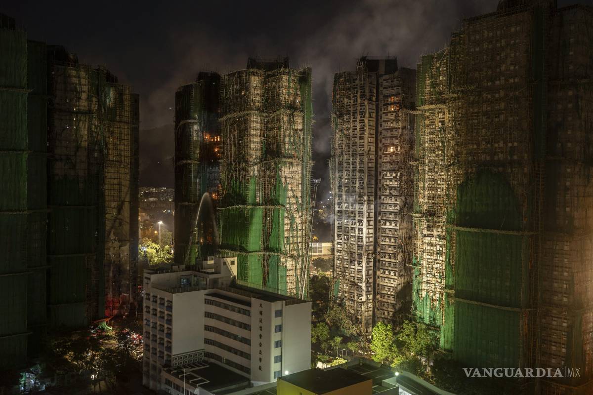 El peor incendio de Hong Kong en décadas impulsa una revisión de la seguridad