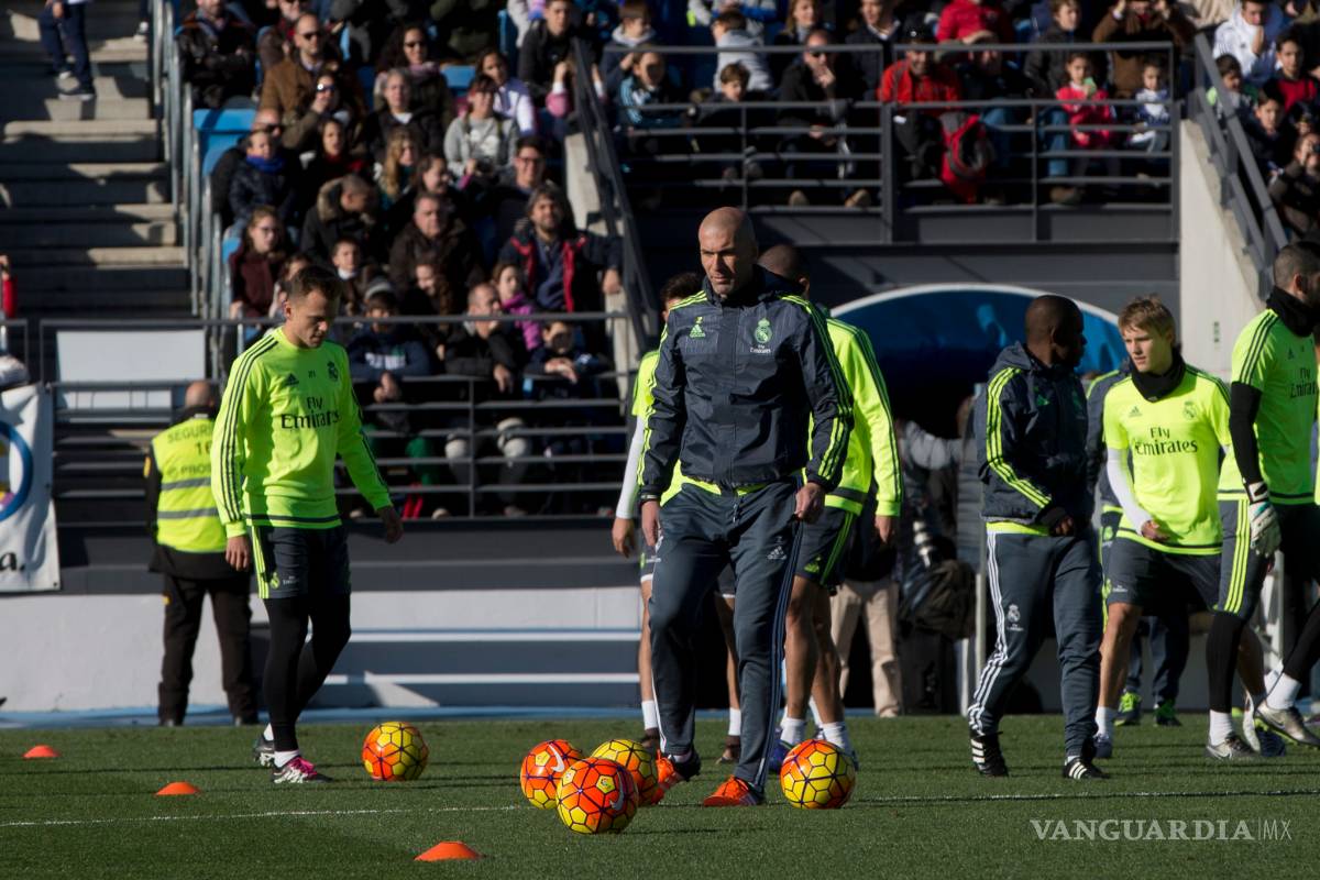 $!Zidane ilusiona al madridismo en su primer entrenamiento
