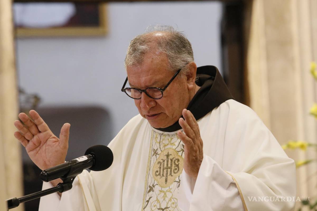 $!Festejos centenarios en Catedral de Saltillo: el descenso del Santo Cristo dio inicio a las celebraciones.