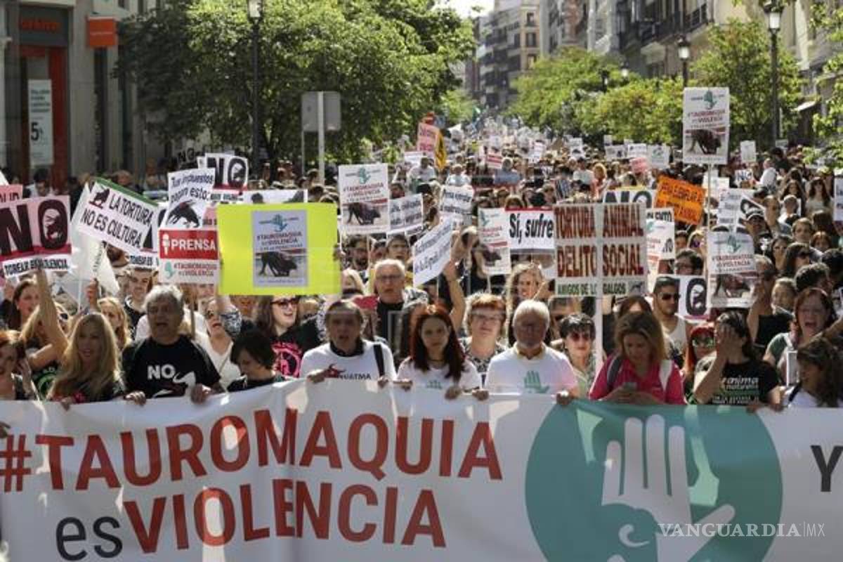 Miles de personas protestan en Madrid contra las corridas de toros
