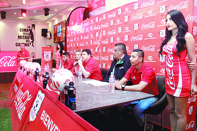 Todo listo, que ruede el balón en la Copa Coca Cola