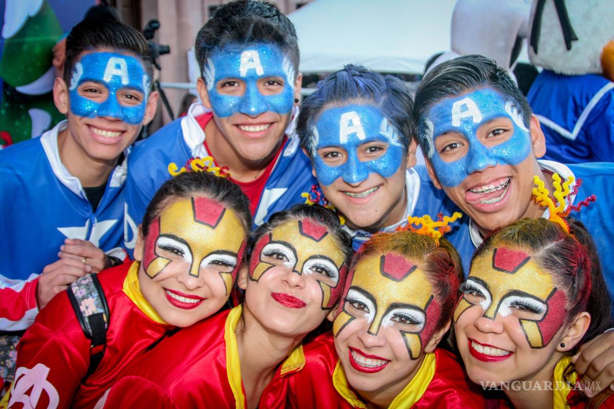 $!Saltillenses comparten gigantesca Rosca de Reyes