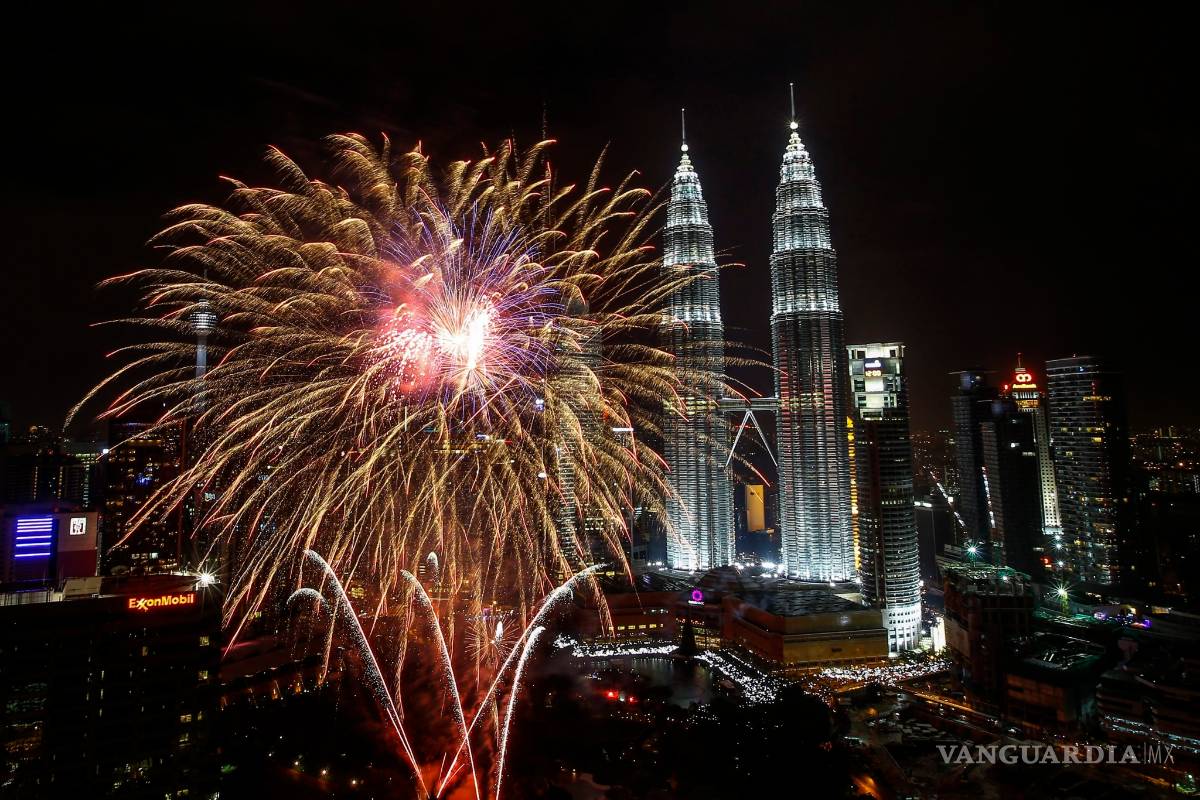 $!El mundo comienza a dar la bienvenida al 2016