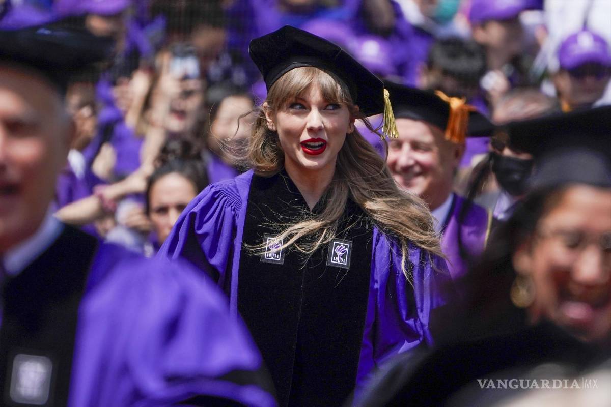 $!Taylor Swift participa en la ceremonia de graduación de la Universidad de Nueva York.