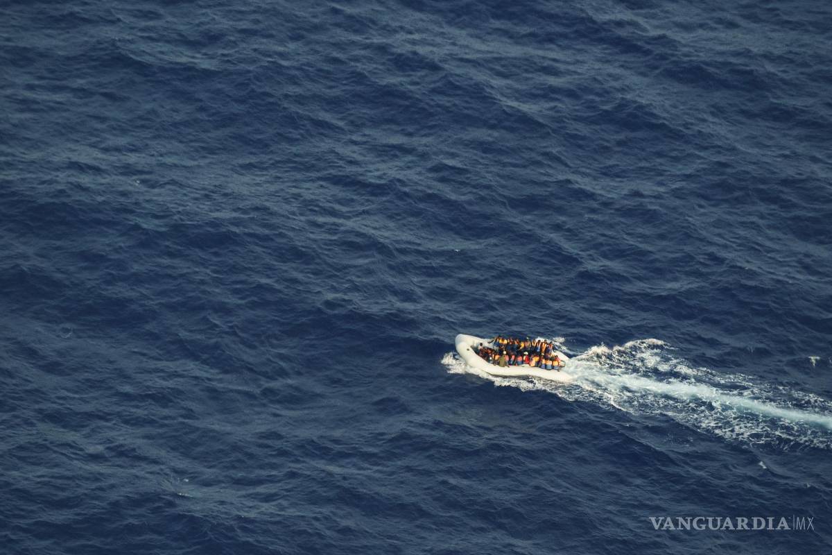 Mueren 15 migrantes tras naufragar en costa de Libia