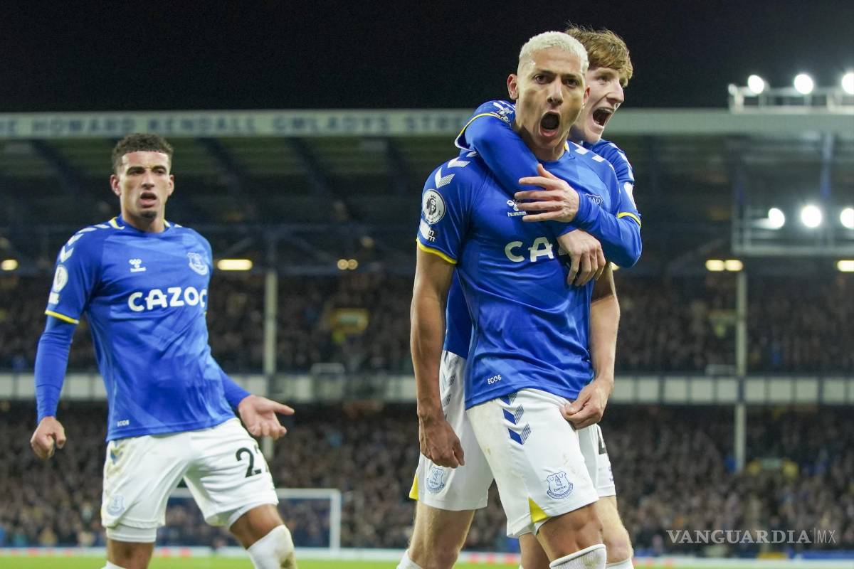 Everton desarmó al Arsenal en segundos, los remontan al final