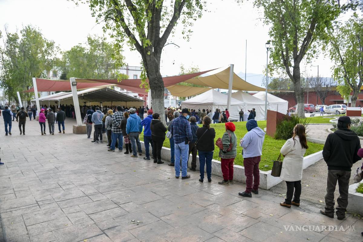 $!Enormes filas se vieron en las cajas de la Presidencia Municipal, para el pago del predial.