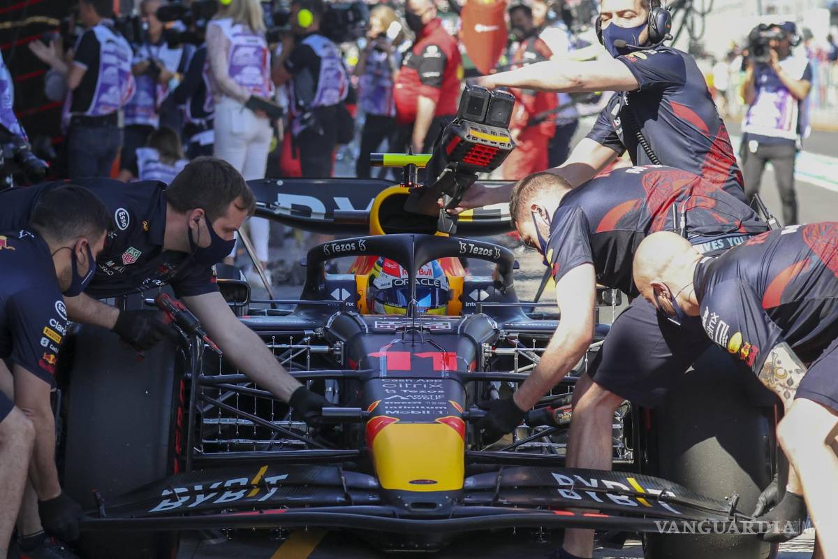 Ajustes previo a la carrera en Red Bull