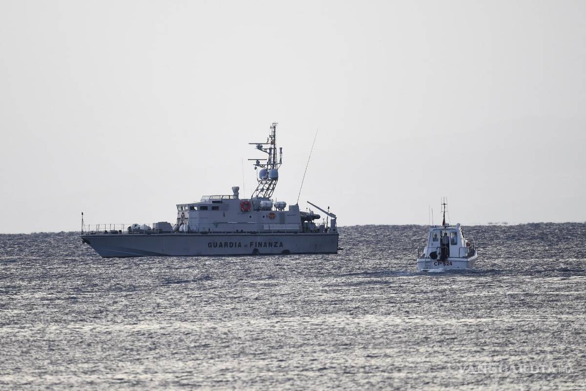 $!Para los equipos de emergencia , las labores de rescate del yate Bayesian son aún más complicadas que las del crucero Costa Concordia, que se volcó en el 2012.