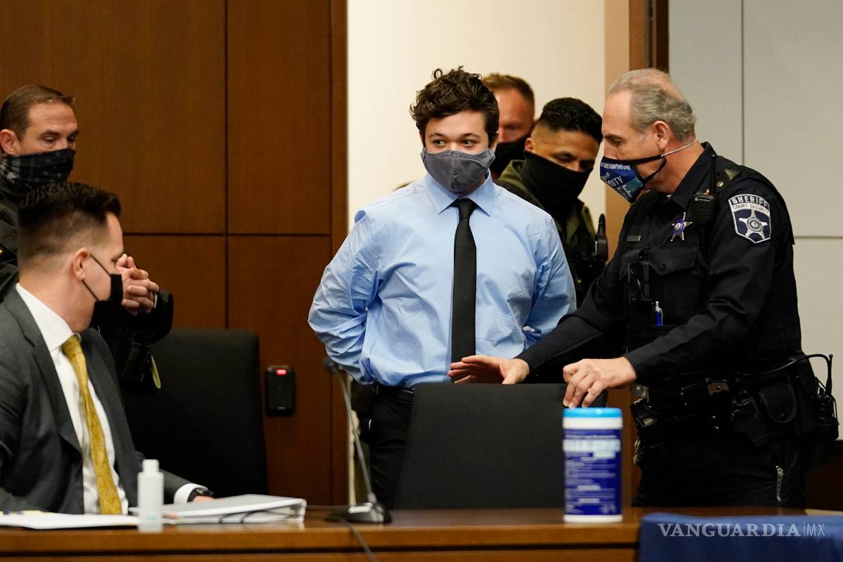 $!Joven que mató a manifestantes en EU usó dinero de apoyo por COVID para comprar rifle