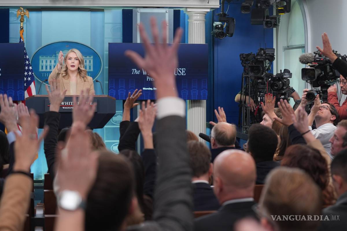 Lanza la Casa Blanca lanza un portal para señalar supuestos fake news de la prensa