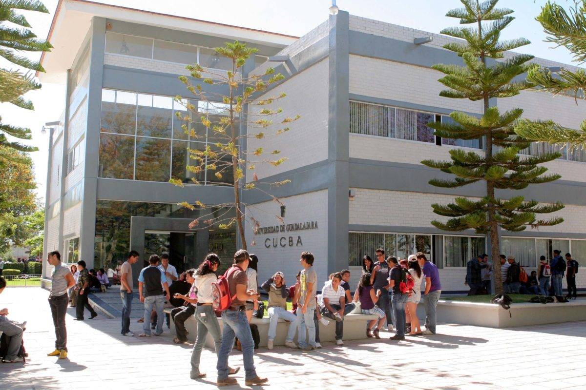 Acusan de abuso sexual a profesor jubilado de la UdeG