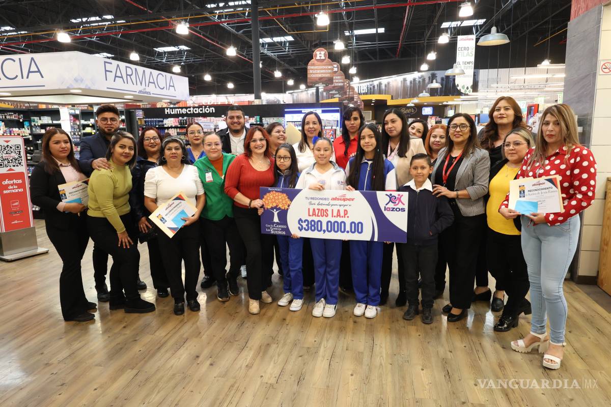 $!La subdirectora de Lazos I.A.P, Gabriela Gil Rodríguez, recibió el apoyo por 380 mil pesos.