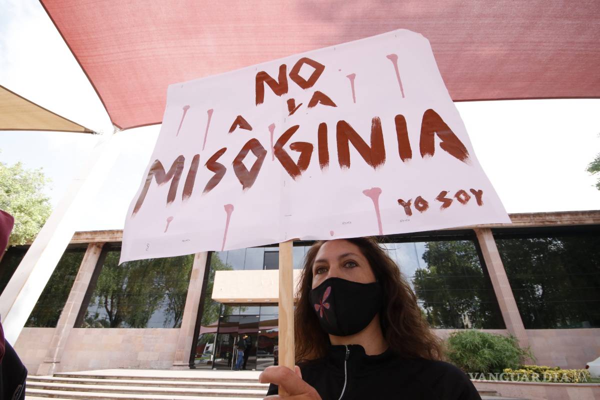 $!Artistas hacen plantón contra el titular de Cultura Municipal de Saltillo, Iván Márquez