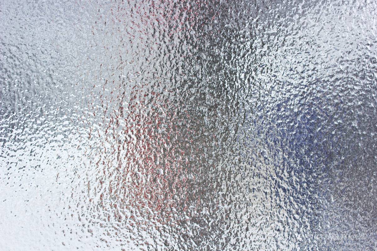 Japoneses crean un vidrio delgado casi tan resistente como el acero