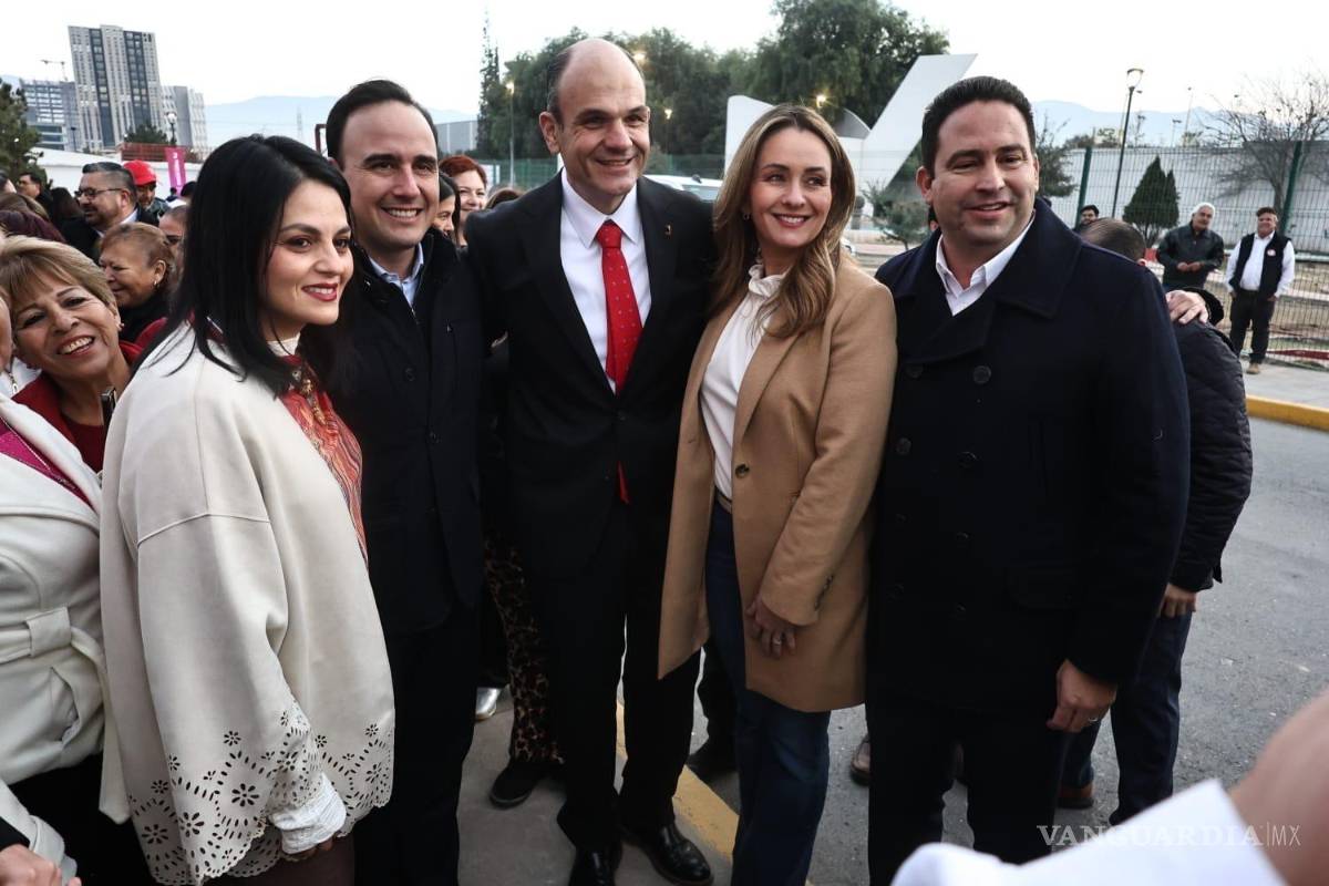 $!El gobernador Manolo Jiménez, el alcalde Javier Díaz y la presidenta del Congreso Luz Elena Morales acompañaron a Abramo Masso.