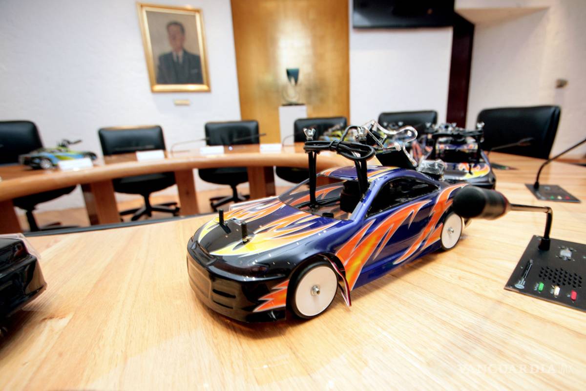 Dona Alemania 11 vehículos autónomos a México