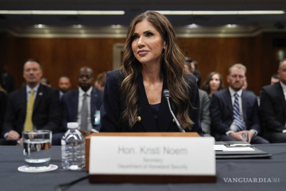 $!Chris Murphy. remarcó a Kristi Noem que en lo conversamos, “los hackers rusos y chinos están haciendo un festín atacando a nuestra nación”.