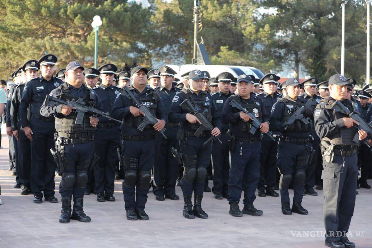 $!Policías locales de Saltillo recibieron el reconocimientos por su dedicación y valentía en una ceremonia especial.