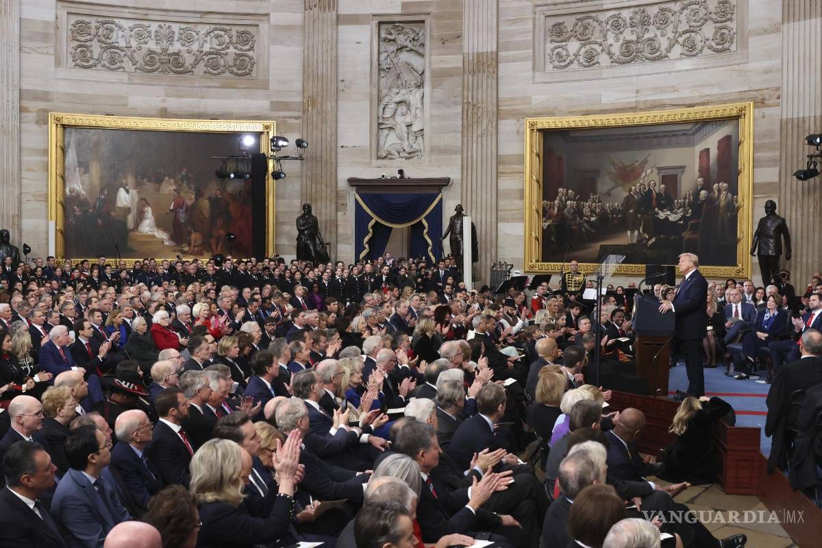 $!El presidente Donald Trump habla después de prestar juramento durante la 60.a inauguración presidencial en la Rotonda del Capitolio de los Estados Unidos.
