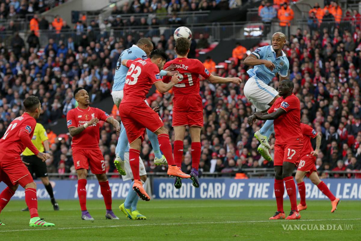 Manchester vence al Arsenal con doblete de Rashford