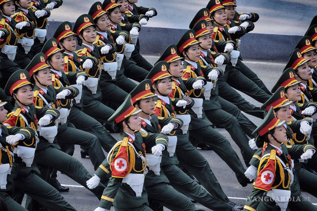 $!Tropas chinas, laosianas y camboyanas marcharon detrás de las formaciones del ejército vietnamita.